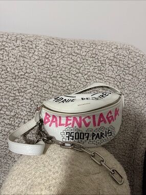 Balenciaga White Leather Graffiti Crossbody Belt Bag with Pink Logo